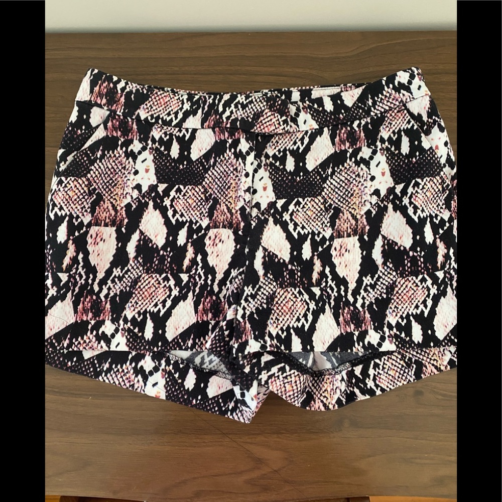 H&M women’s snake skin print shorts size 2